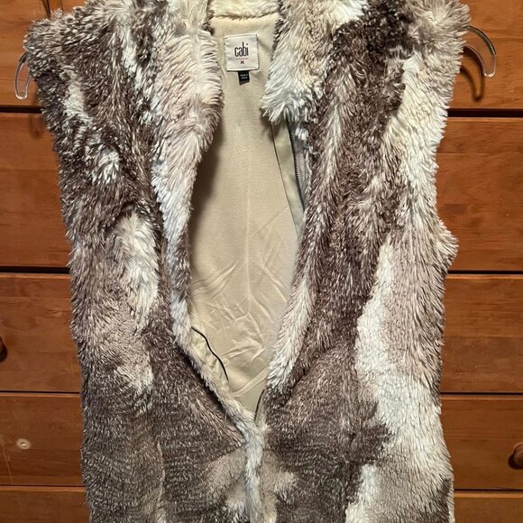 Cabi Aspen Faux Fur Vest Cabincore Size M - Picture 2 of 4